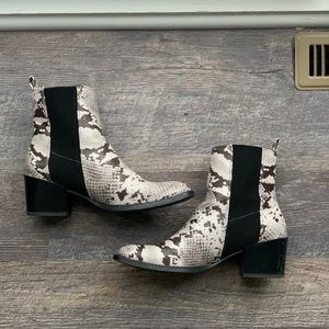 Snake print Chelsea Boots